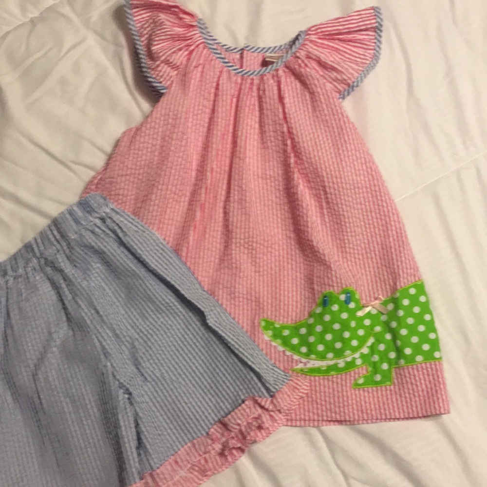 NWOT SEERSUCKER ALLIGATOR TOP AND PANT SET